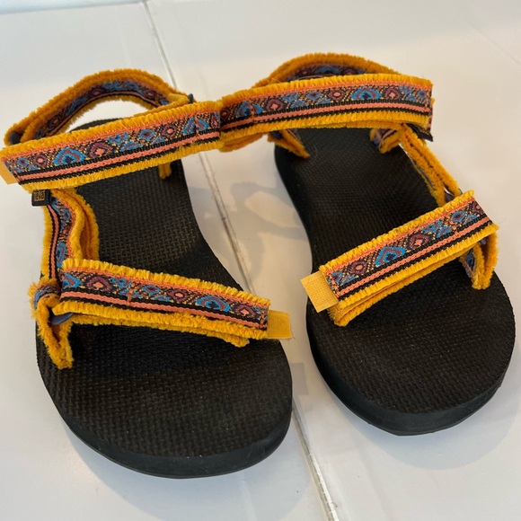 TEVA ORIGINAL UNIVERDAL SANDAL
*only worn once* - Picture 3 of 6